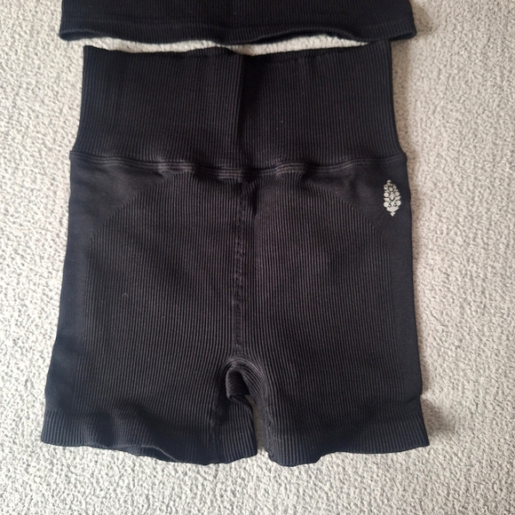 NWOT- Free People Movement Happiness Runs Bike Shorts And Tank Set - Picture 3 of 10